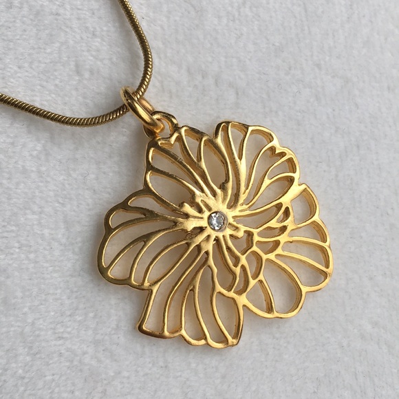 NEW flower necklace 🇨🇦Foxy made in Canada - Picture 2 of 5